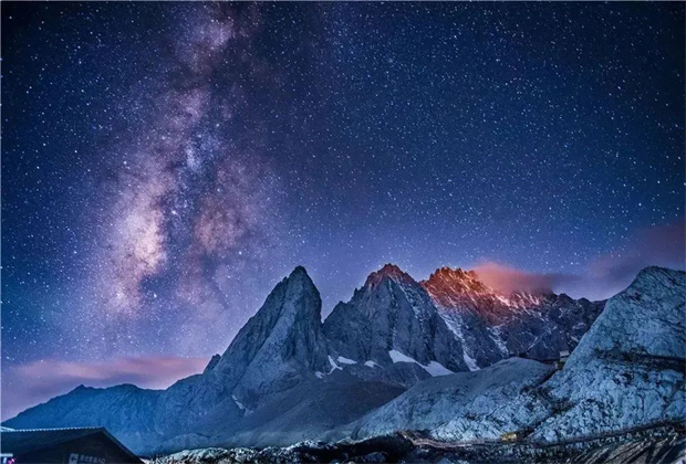麗江旅行社 麗江旅游 麗江旅行社與你相約玉龍雪山，帶你體驗觀星的浪漫夜晚。